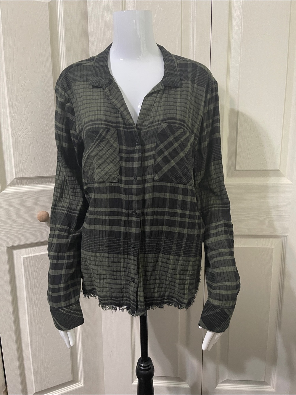 Cloth & Stone women's Plaid Button Down Shirt | Olive & Black | Raw Hem.  #0002